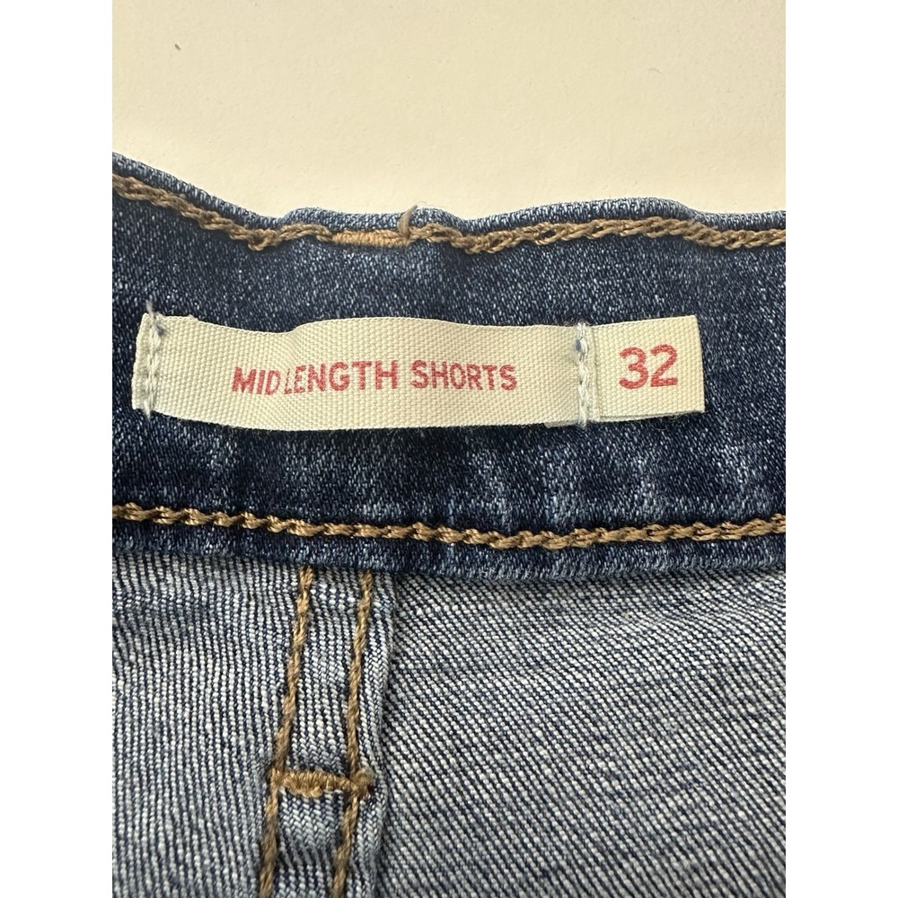 Levi's Shorts Women's Size 32 Blue Mid Rise Stretch Cuffed Mid Length Classic - Picture 2 of 7
